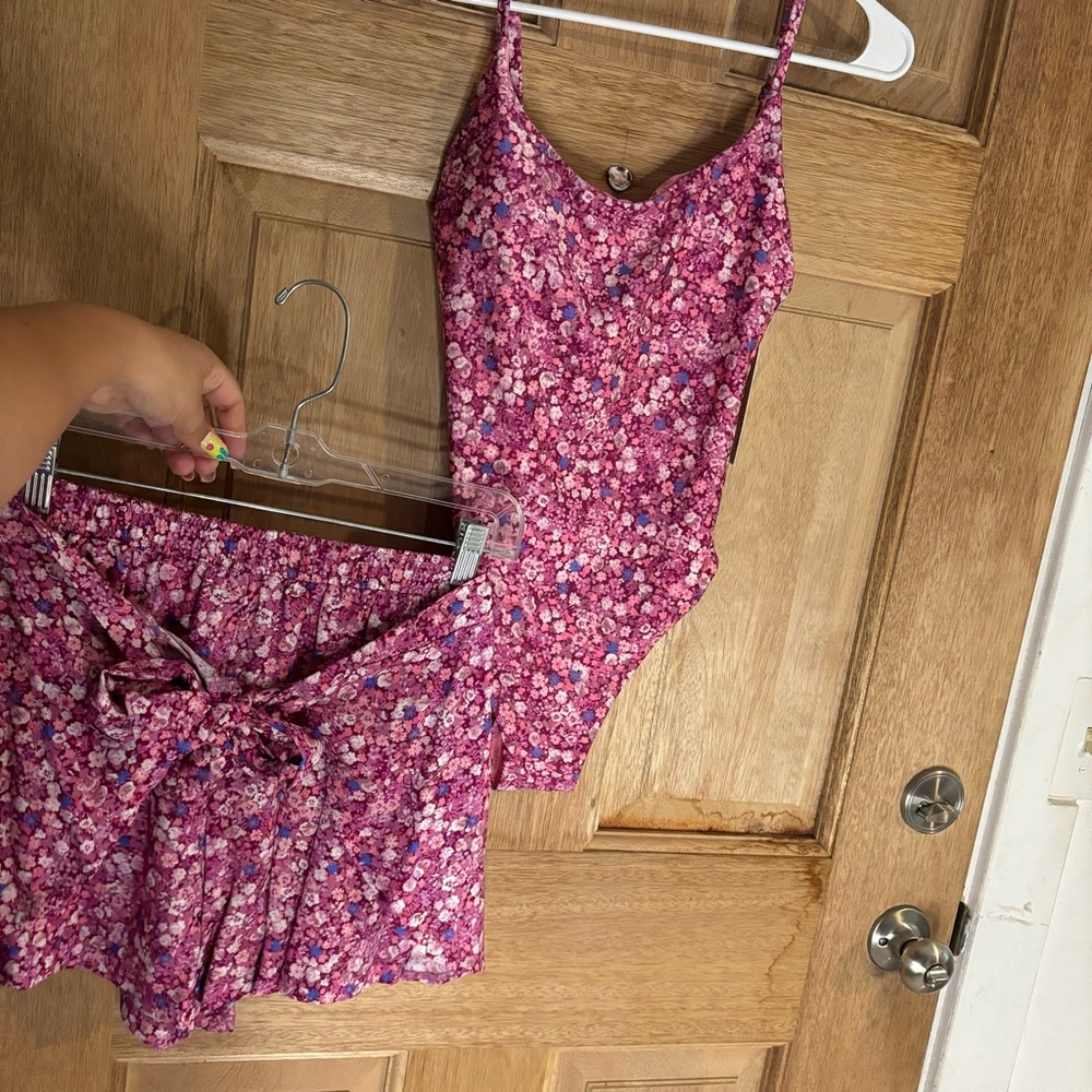 Chelsea and Violet new women’s swimsuit and shorts floral print size s